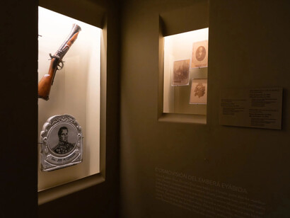 Persistencia del dogma, vista de exhibición. Cortesía del Museo de Antioquia
