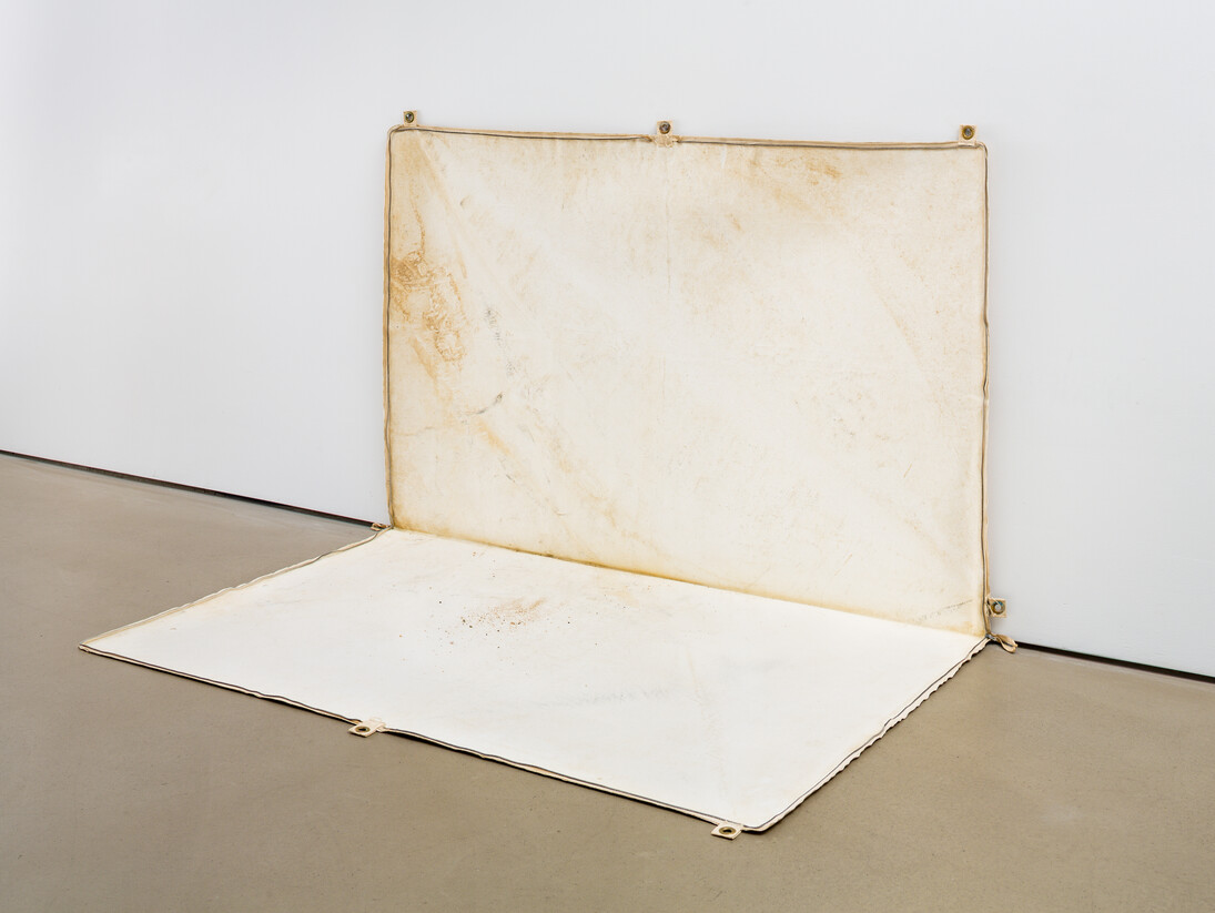 Alex Hay Collection Bag
1969-70
sand and twigs in zippered bag
Bags are 53 inches across and go up the wall 33
inches. Images courtesy the artist and Peter Freeman, Inc
