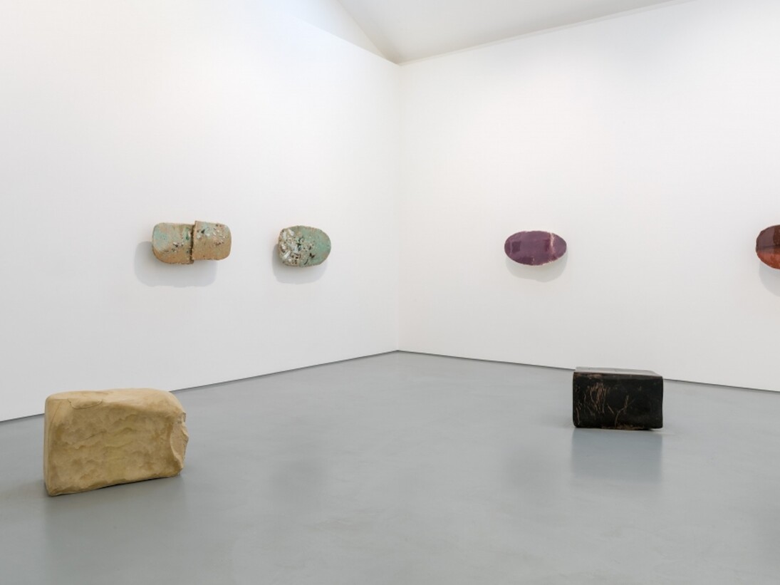 Liz Larner, Exhibition view. Courtesy of Galerie Max Hetzler