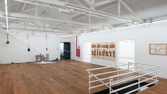 Forget the crisis, Go To Work! Courtesy of Galeria Vermelho