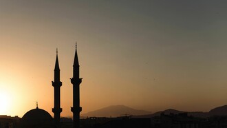 Minaretes en una mezquita turca