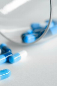 Degli antibiotici. Forse in un futuro riusciremo a sintetizzare degli antibiotici derivanti dalle formiche "Megaponera analis"