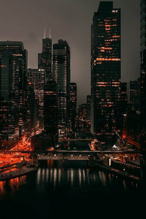 Uno dei modi in cui lo skateboard sta influenzando la riqualificazione urbana è attraverso la trasformazione di spazi urbani inutilizzati o trascurati in autentiche opere d'arte e palestre a cielo aperto