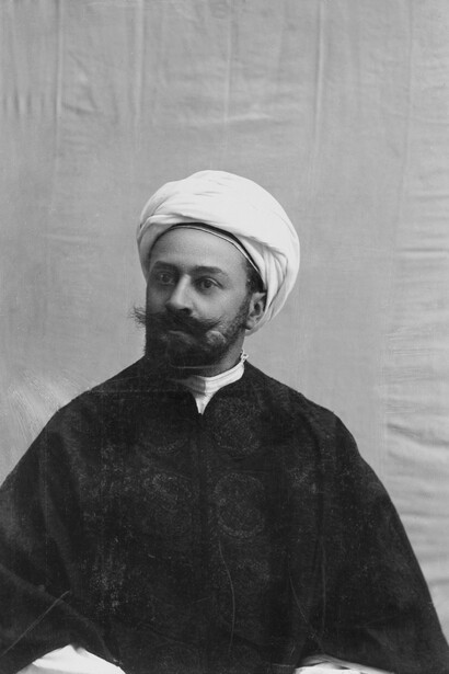 Max von Oppenheim in Oriental costume. He liked to host his parties wearing a black abaya, c. 1896, © Max Freiherr von Oppenheim Foundation, Archives, Sal. Oppenheim jr. & Cie., Cologne