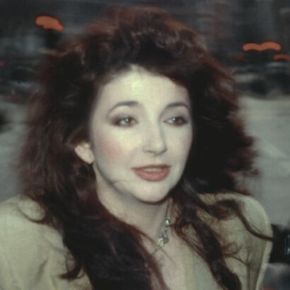 La compositora Kate Bush a punto de actuar en Comic Relief en el año 1986