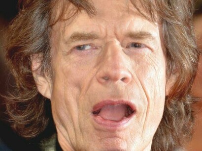 I cantanti in aggiunta all’uso delle parole si rifanno ai  movimenti del corpo e ai gesti che fanno con le mani:  Mick Jagger dei Rolling Stones è certamente un campione indiscutibile