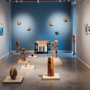 Henry Salazar, Modernismo tropical aclimatado, vista de exhibición. Cortesía de Policroma