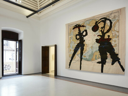 Palazzo Ardinghelli, allestimento Punto di equilibrio, Sala della Voliera, William Kentridge, North Pole Map, 2003, foto Agostino Osio – AltoPiano, courtesy Fondazione Maxxi
