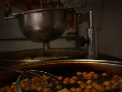Luquaimat cooking in the grease