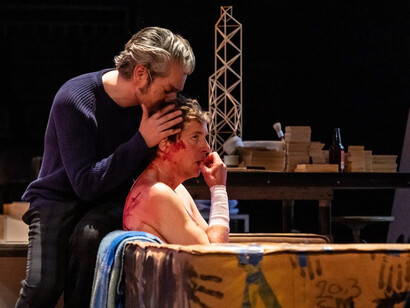 Puesta en escena de la adaptación de «A little life» dirigida por Ivo van Hove, Brooklyn Academy of Music