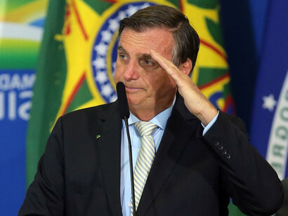 Uma das fake news de maior proporção inventada por Bolsonaro foi a do "kit gay", um material que seria distribuído nas escolas brasileiras de forma a orientar a sexualidade de crianças e adolescentes