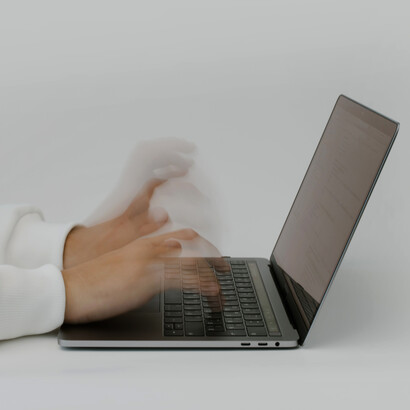 Usuário da internet armazena senhas e perfis em sites online