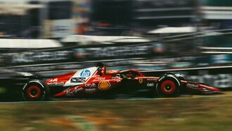 O motor ronca, a casa treme e minha avó grita do quarto: “Vocês querem derrubar a casa?” Era domingo, e eu aprendi cedo que a vida podia caber num ronco