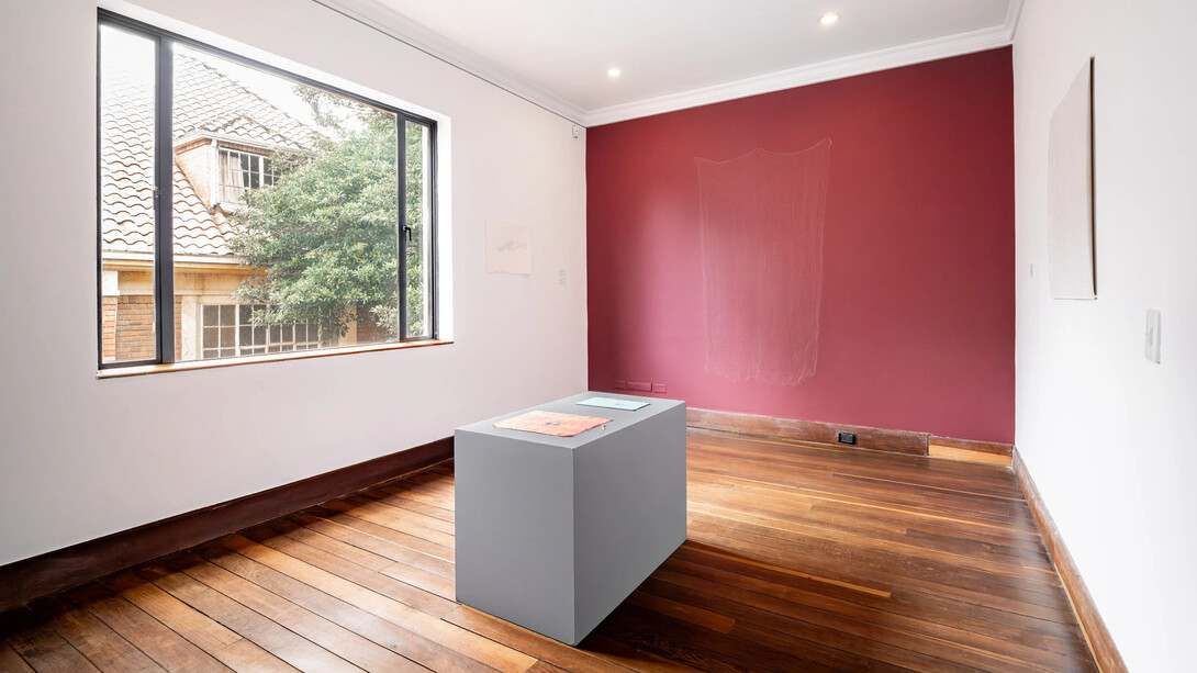 Varios artistas, El gesto insistente, vista de exhibición. Cortesía de Galería Casas Riegner