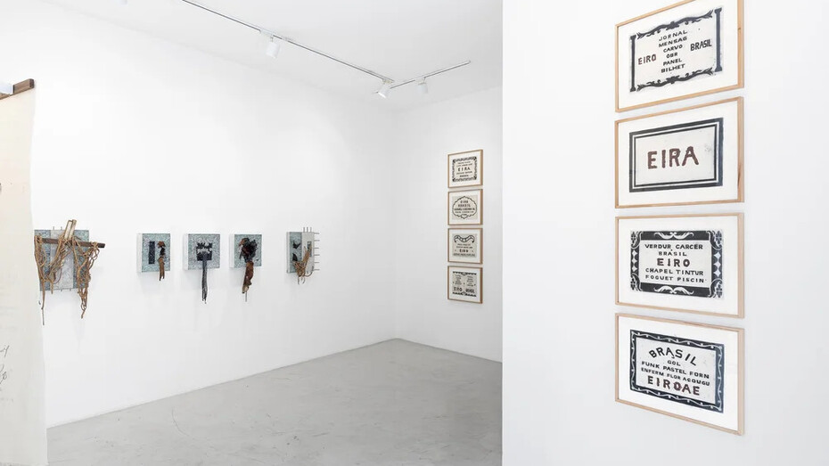 Helô Sanvoy, Ciclos, strata e das passagen-werk, vista da exposição. Cortesia de Aura Galeria