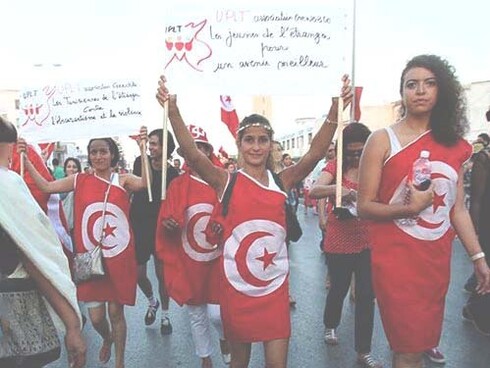 Même si nous avons la première cheffe de gouvernement depuis 60 ans, les femmes ne cherchent pas seulement à être reconnues et célébrées dignement mais qu’on leur donne les moyens de mener à bien leurs fonctions dans le fond et la forme