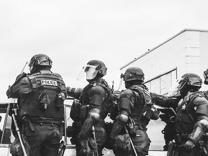 Mucha, mucha policía