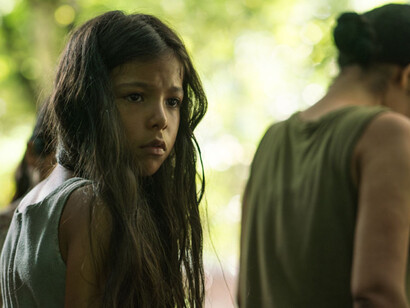 Atriz mirim Cristal Aparício, no papel de Rocío, em cena do filme O som da Liberdade, dirigido por Alejandro Gómez Monteverde em 2023