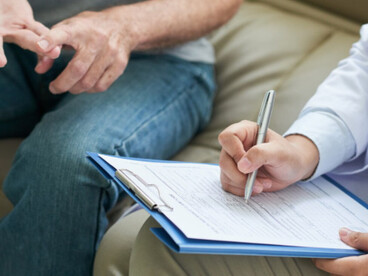 A patient discusses symptoms and treatment options during a pancreatic cancer consultation