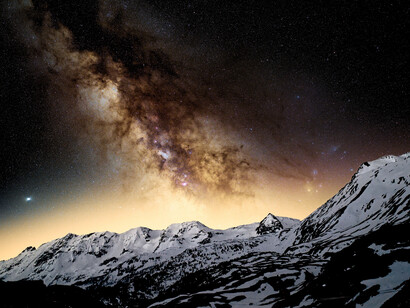 The Milky Way casting its glow across towering mountains, symbolizing the kind of landscapes that has exceptional nighttime viewing