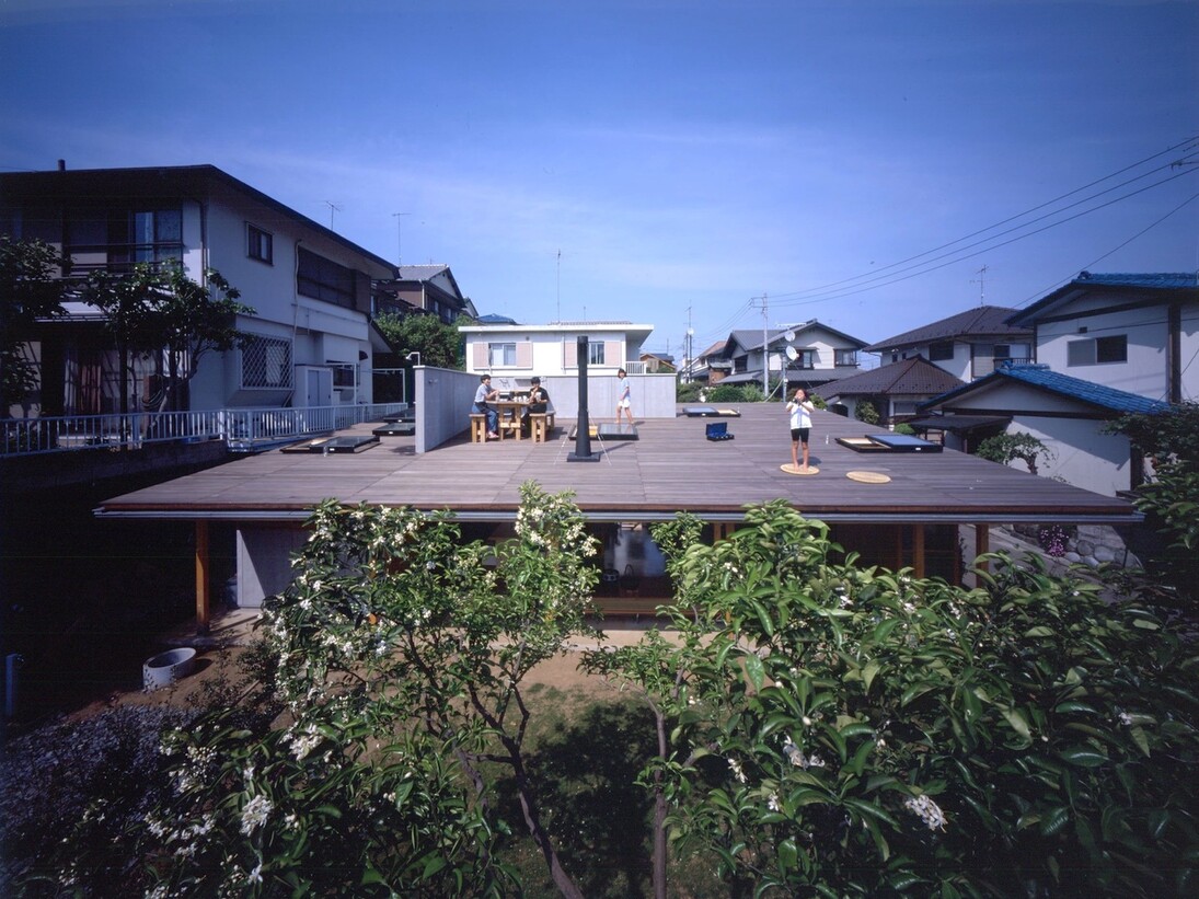 Tezuka Architects (Takaharu + Yui Tezuka), Roof House, 2001 © Katsuhisa Kida/FOTOTECA. Courtesy of Maxxi