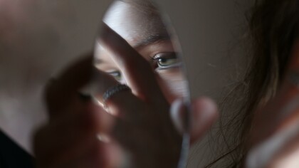 Lo sguardo accoglie ed è accolto e accogliere è comprendere