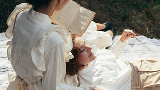 “La Petite Mort” trasciende lo físico para convertirse en una expresión de la conexión profunda entre dos personas