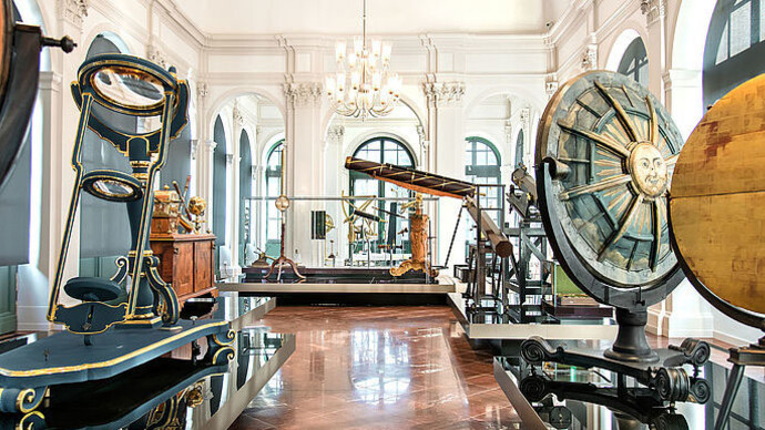 Mathematisch-Physikalischer Salon. Courtesy of Zwinger