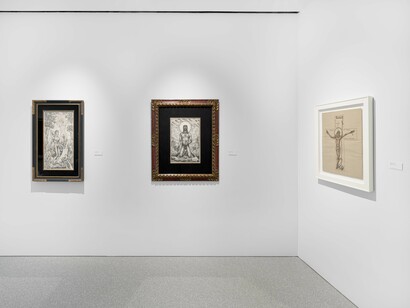 Alfonso Ossorio and Nandor Fodor, The search for the beloved, exhibition view. Courtesy of Michael Rosenfeld Gallery 