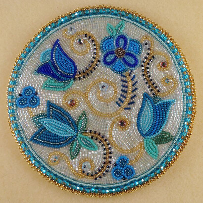 Katie Longboat “Blue Medallion” (2015); Beads, Swarovski crystals; 11.5cm diameter. Image courtesy of the artist