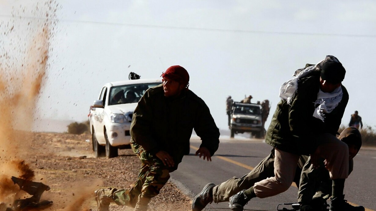 Combate entre miembros del Isis y fuerzas militares internacionales