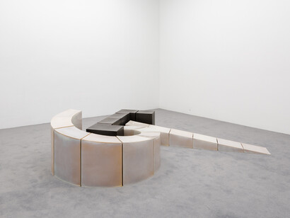 © Kiyomizu Rokubey VIII, Space Receptor 93 -A, 1993, semi-porcelain, glaze, nineteen parts; 21 5/8x80 3/4x99 5/8 inches overall. Courtesy of the artist and Nonaka-Hill, LA