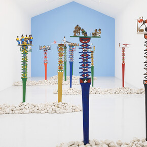 View of the exhibition Aloalo, Sculptures Mahafaly des Efiaimbelos Perrotin Paris (June 2 – July 28, 2018) Photo : Claire Dorn © Courtesy of the artist & Perrotin 