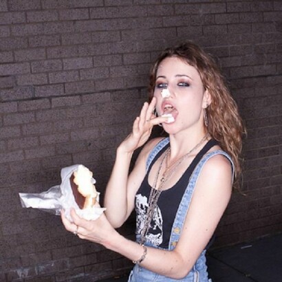 Amy Studt, eating a cake