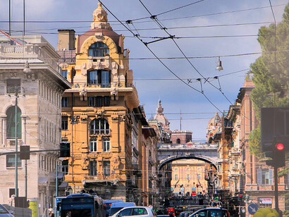 Via XX Settembre vista da Est, Palazzo delle Cupole e il Ponte Monumentale