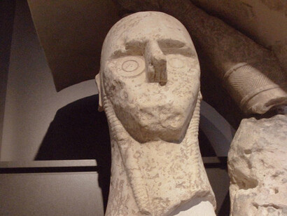 Uno dei giganti di Mont'e Prama conservati nel Museo Archeologico di Cagliari
