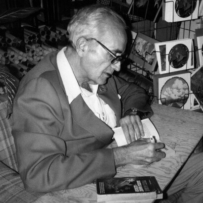 Più volte vincitore del premio Hugo e del premio Nebula, Leiber fu un esponente di punta dell'Epoca d'oro della fantascienza ed è considerato un maestro del genere sword & sorcery (di cui per altro ha coniato il nome)