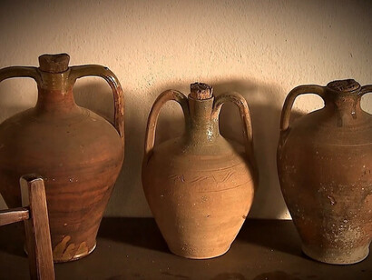 Brocche nella casa natale di Grazia Deledda