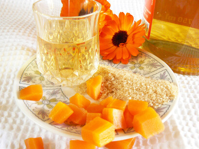 Carote, aceto di mele, zucchero di canna