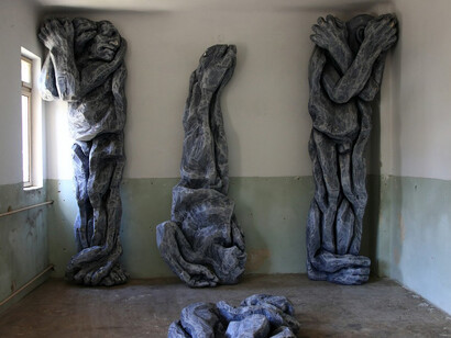 Moving Monuments. Courtesy of Nasui Collection & Gallery 