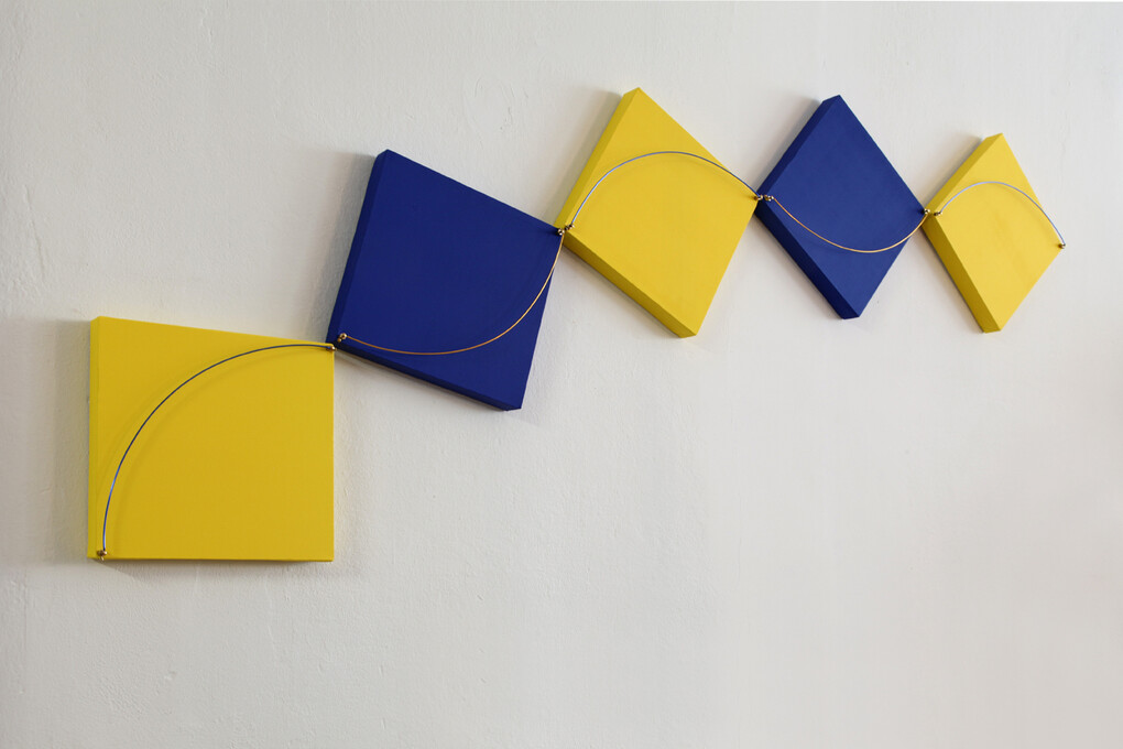 Quintetto 2015, acrilico e filo di rame su tela, 42 x 210 cm
