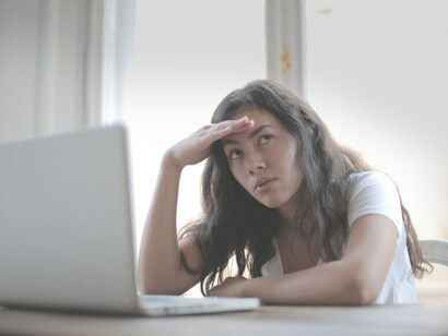 Tenemos que hablar sobre cómo vamos a evaluar el examen final. Está programado para el siguiente miércoles, como habíamos quedado desde el principio