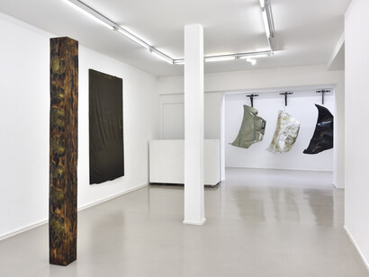 Charly Bechaimont, Rudy Dumas et Romuald Jandolo, Les rois morts, vue d'exposition. Avec l'aimable autorisation de la Galerie Suzanne Tarasieve