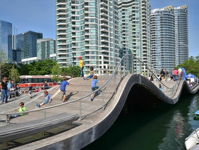 Toronto, Canada. Puente en el centro de la ciudad