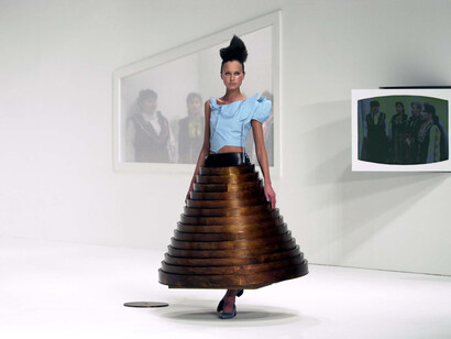 Les volumes et les couleurs de Hussein Chalayan