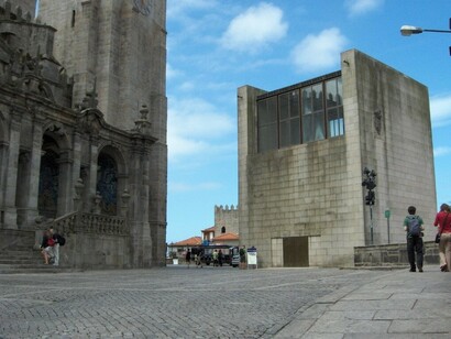 Porto. Casa dos Vinte e Quatro e Igreja de S. Domingos
