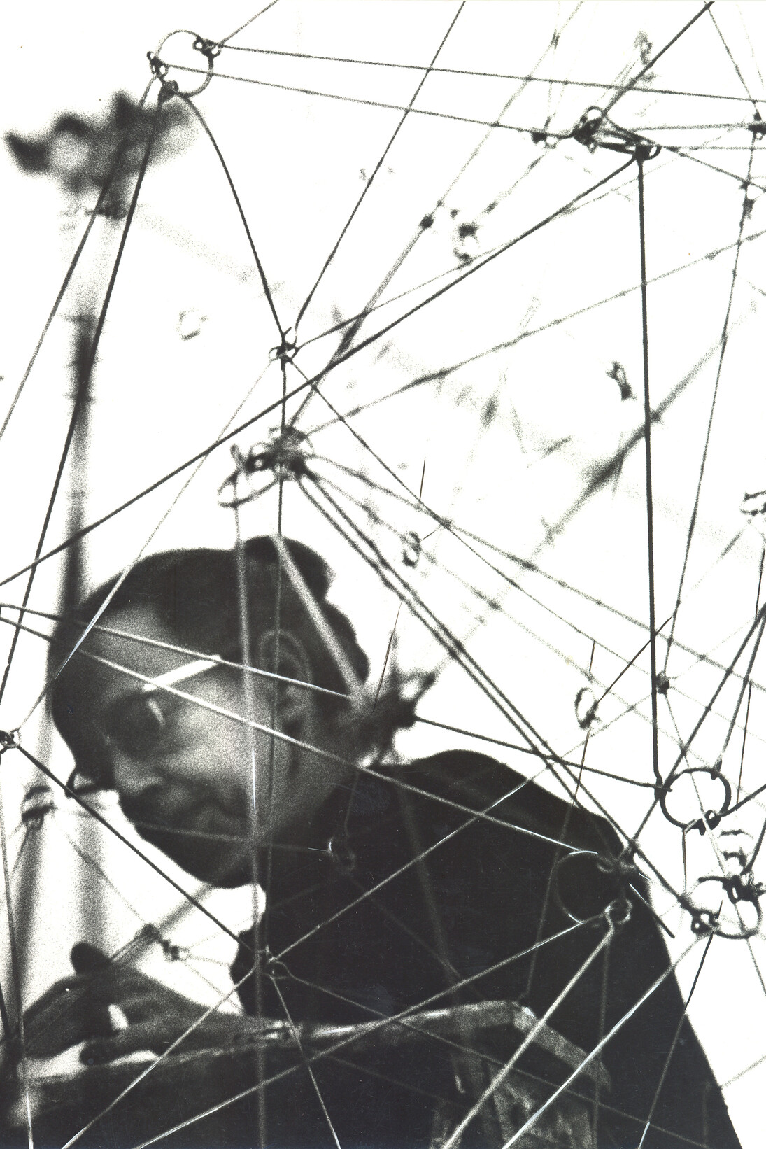Gego during the installation of Reticulárea at Museo de Bellas Artes, 1969, Photo: Juan Santana © Fundación Gego, Courtesy Dominique Lévy Gallery, New York / London
