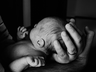 Gli adulti intorno devono essere individui “risolti”, consapevoli dei propri limiti e che cerchino di attuare modifiche per migliorarsi