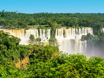 Según diversos estudios, la Triple Frontera es una de las áreas más volátiles y estratégicas del continente, donde convergen narcotráfico, contrabando y financiamiento de estructuras transnacionales