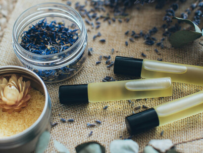 Conheça os segredos da terapia holística com cristais, aromas e pedras curativas. Saiba como esses métodos milenares podem harmonizar corpo, mente e espírito